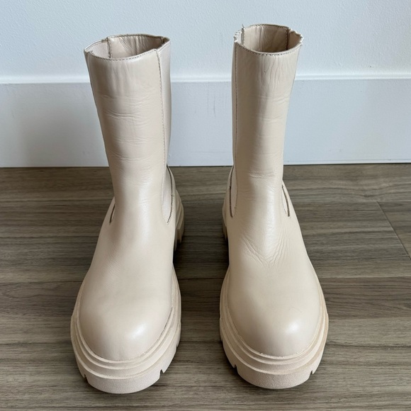 ZARA Ecru Slip On Lug Sole Leather Combat Chelsea Boots Size 39 - Picture 2 of 7